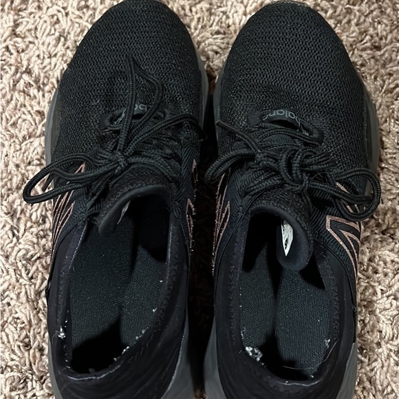 New Balance sneakers with sparkly pink logo - Picture 2 of 3